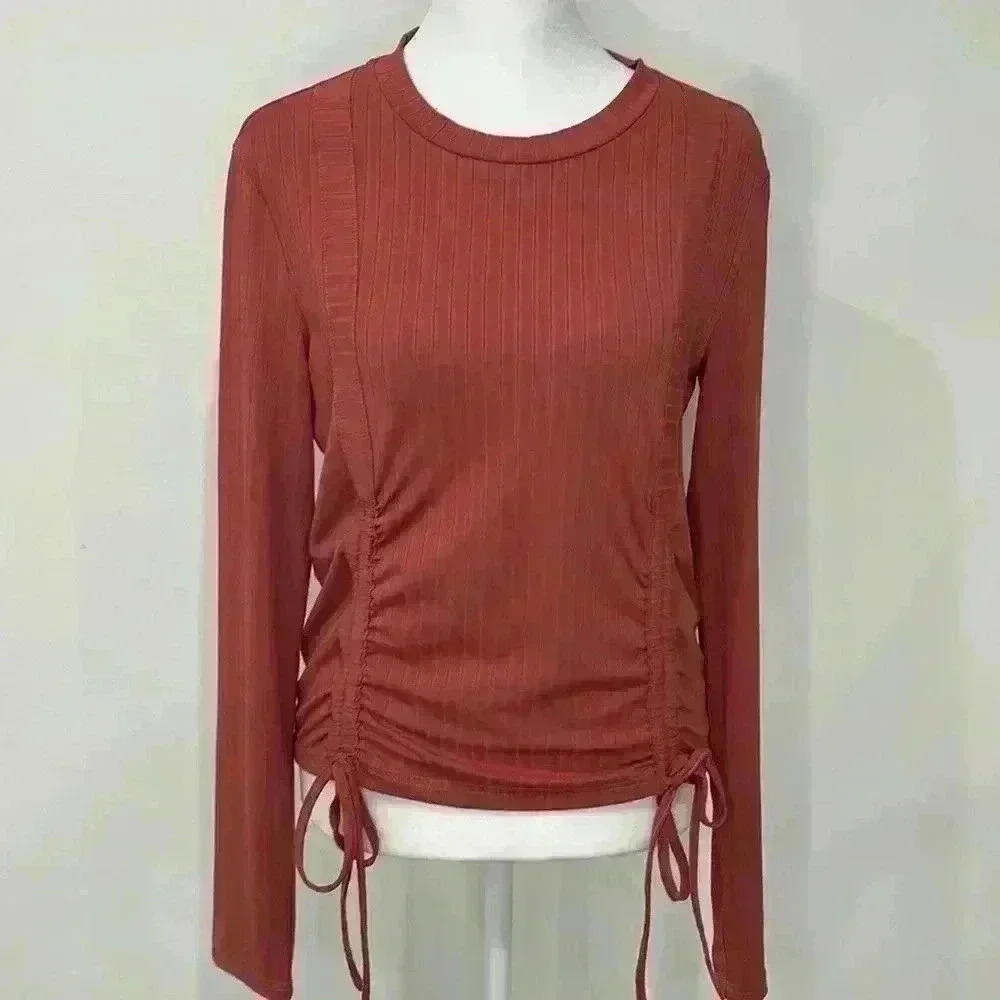 Ribbed Ruched Top - Picture 2 of 4